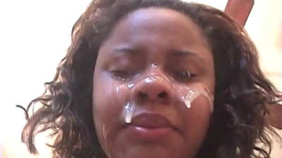 Ọmọbirin Black Brazil Black gba a pẹlu kan lori oju rẹ lẹhin furo ibalopo pẹlu ńlá kan dick