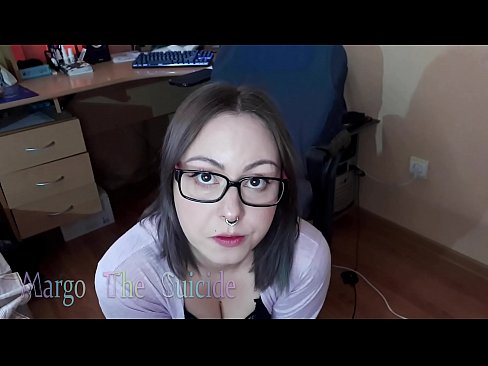 ❤️ Ọmọbinrin ti o ni gbese pẹlu awọn gilaasi buruja Dildo jinna lori Kamẹra ❤  si wa